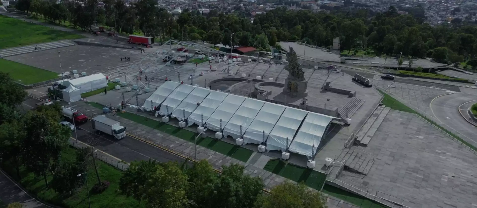 Infraestructura completa de carpas gigantes instalada por Lonas y Carpas Innovación